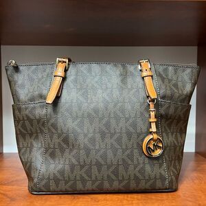 MICHAEL KORS Jet Set Monogram Brown Tote with Gold Hardware & Leather Handles